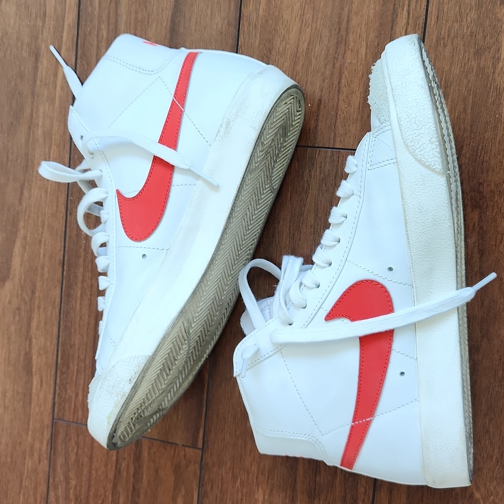 NIKE  High Tops red and white Mens size 6.5